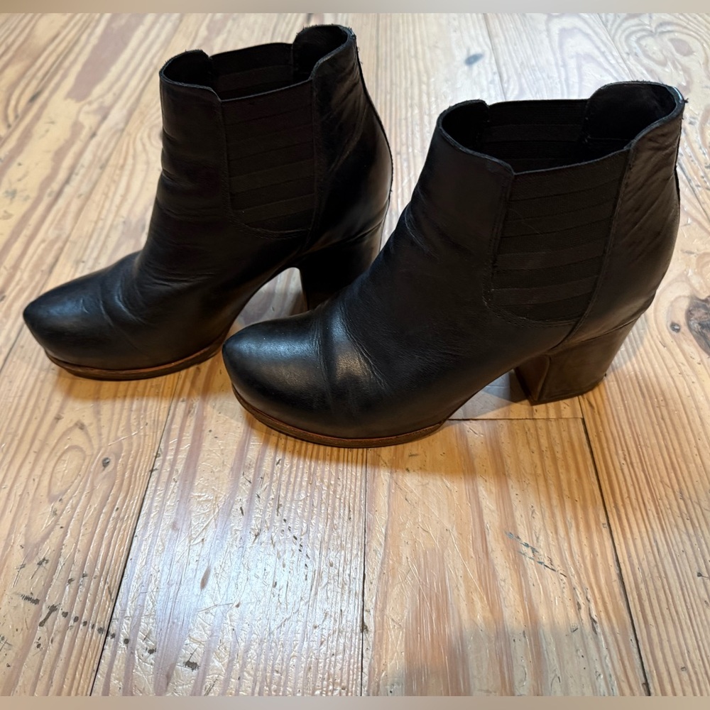 Kork-Ease Shirome Bootie Black Leather Size 8.5